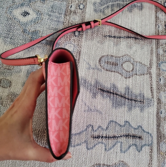 Michael Kors Pink Signature Coated Canvas and Leather Envelope Flap Clutch - Picture 9 of 16